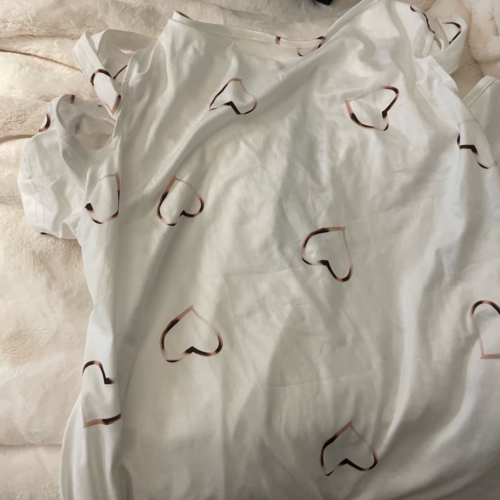 Cut out shoulder back zip white with gold hearts sleeveless blouse